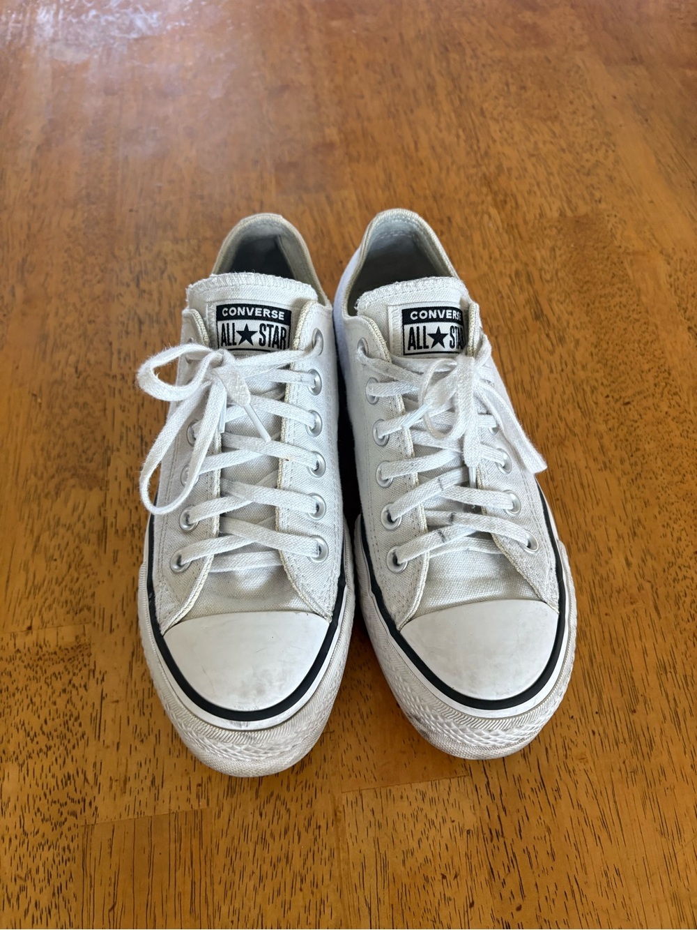 Converses shoes - Picture 3 of 8